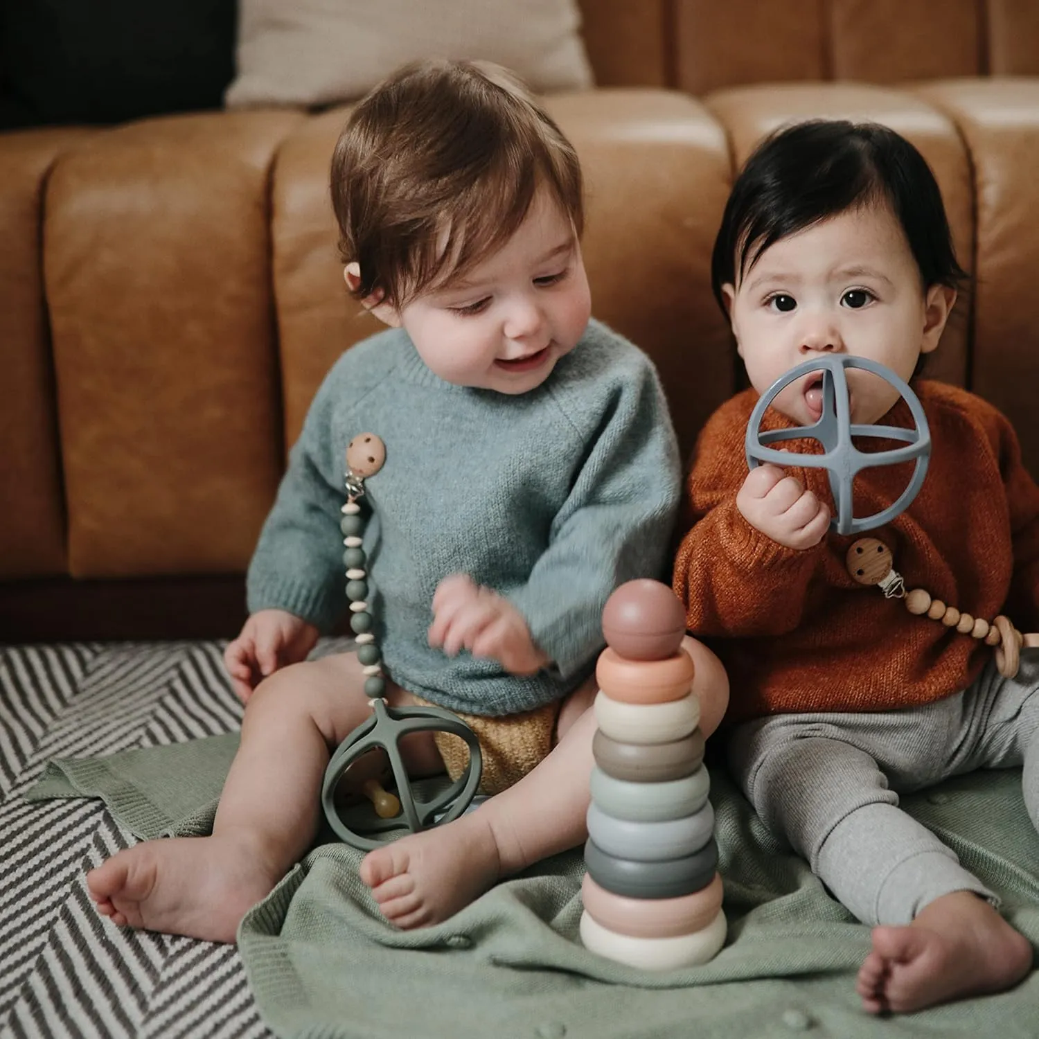 mushie Silicone Baby Teether Ball Toy (Dove Gray)